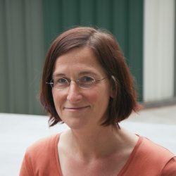 Dr Annette Kroen